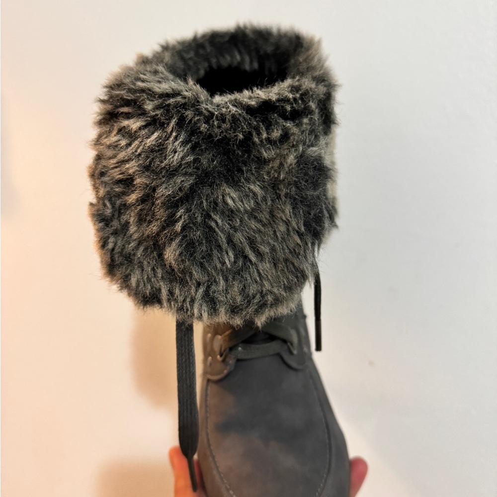 Stylish Gray Heeled Ankle Boots - Picture 3 of 3